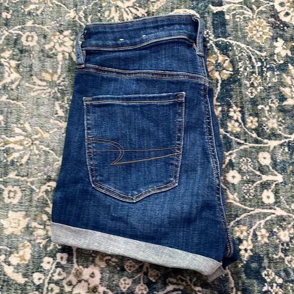 American Eagle Next Level High-Waisted Denim Short Short (Size 4) - Picture 3 of 6